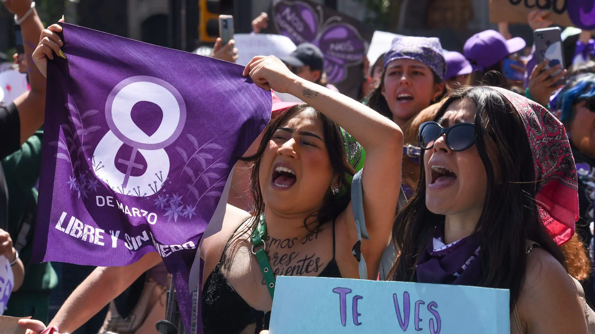 Mujeres marchan . Crisanta Espinoza Cuartoscuro